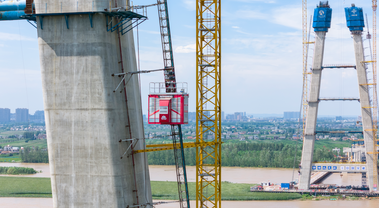 262米！柳工江漢助建全省最高長江大橋順利封頂